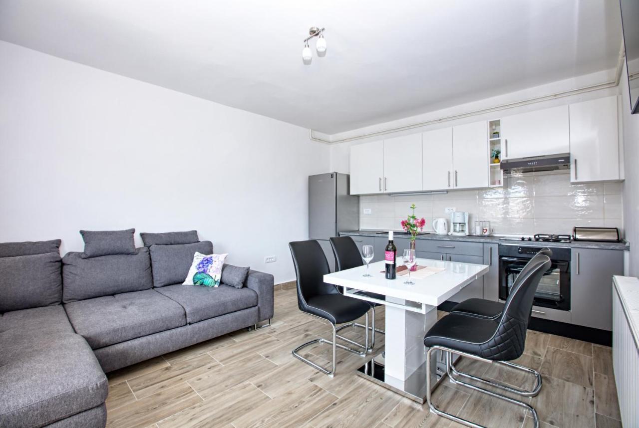 Apartment Tisno 5130C ภายนอก รูปภาพ